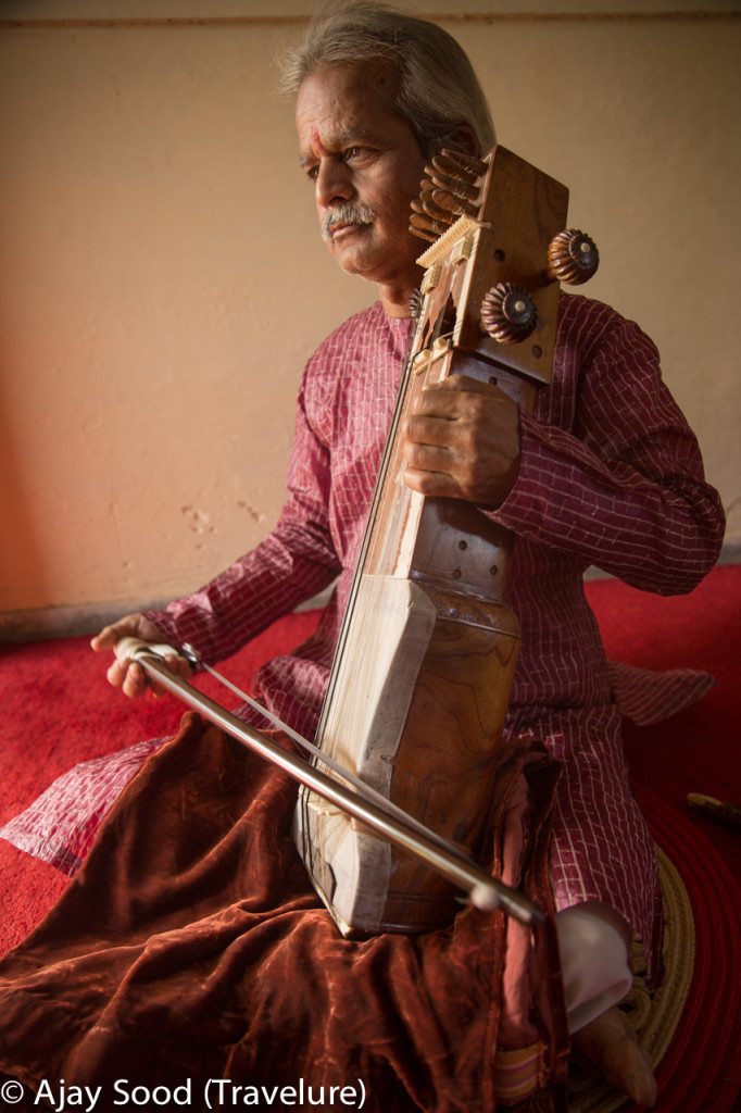 Seventh generation Sarangi player from Benares Gharana - Santosh Mishra