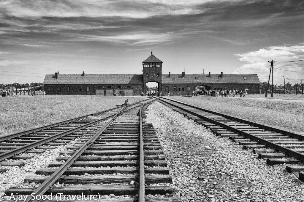 Auschwitz - A Moving Photo Essay