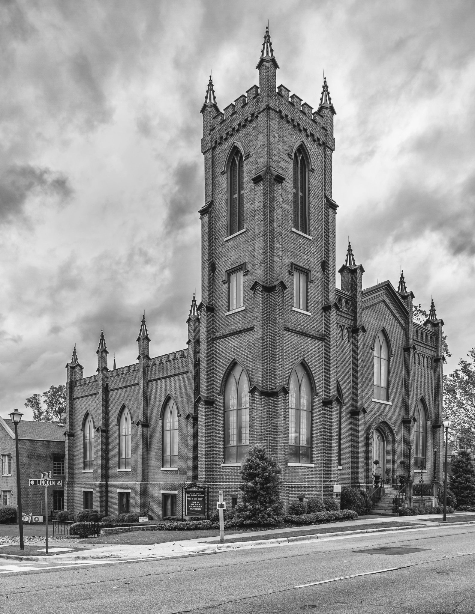 Huntsville - A Doorway to the Past and the Future - TRAVELURE ©