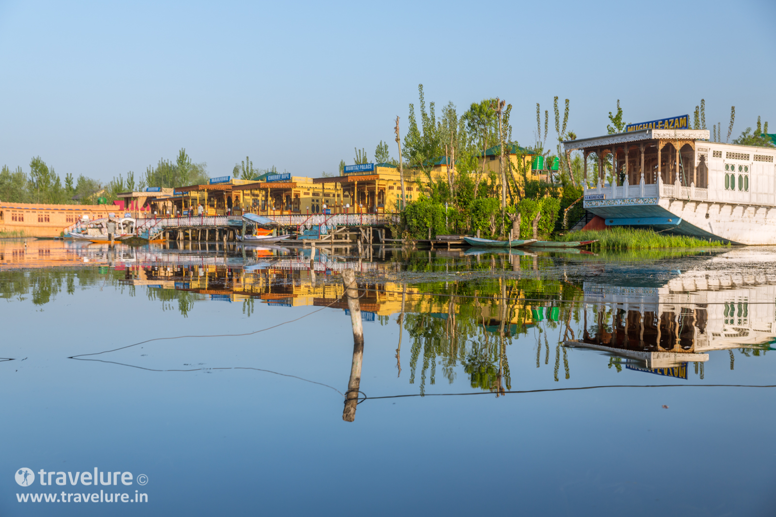 Romancing India's Best Loved Lake - Dal Lake