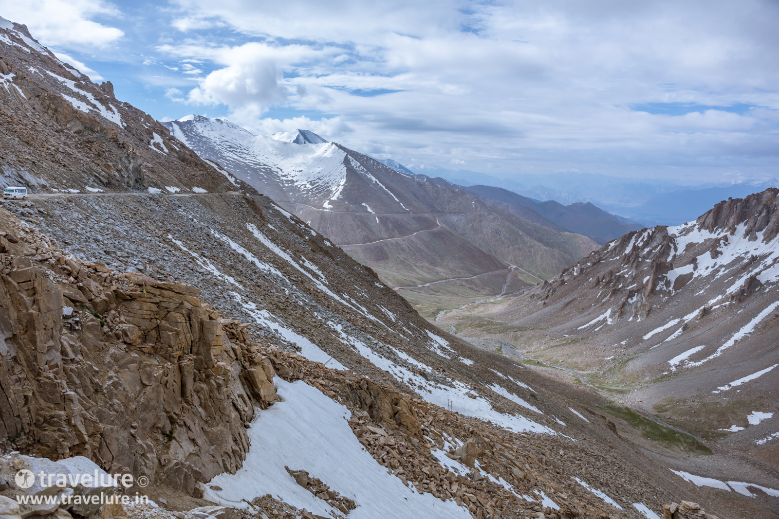 Road Tripping to Khardung La for the #HighestBloggerMeet