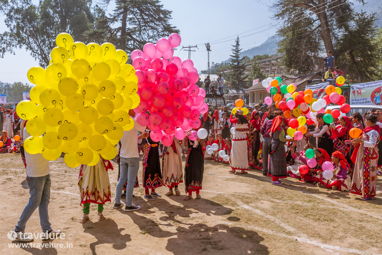 WD My Passport Wireless Pro For Travel Photographers captures balloons being given to Naatis