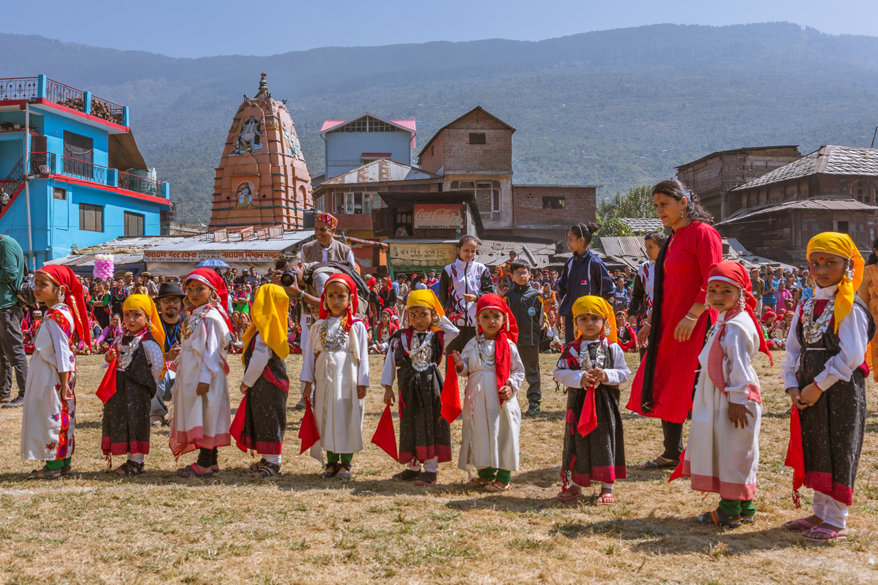 Naati dance by children at Kullu Dussehra - Gods' Own Get-Together