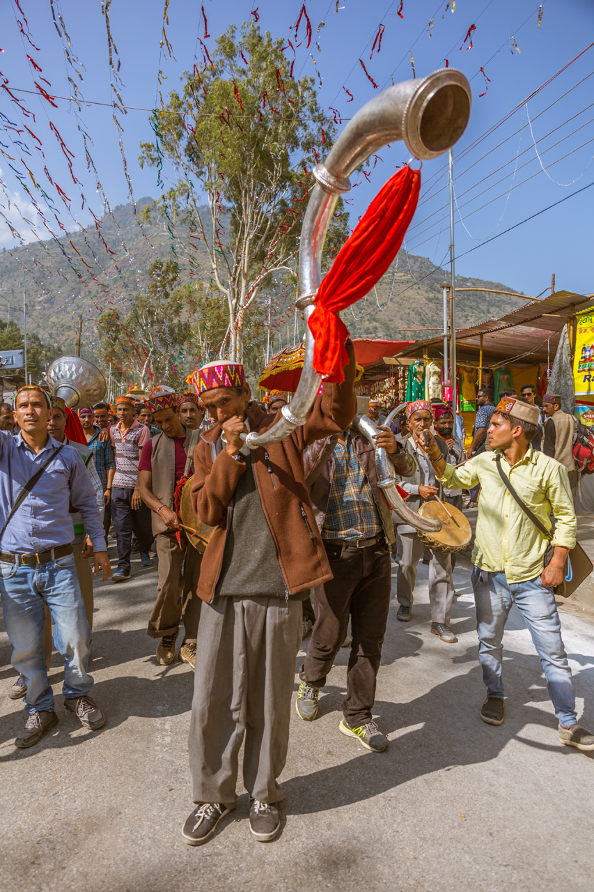 Narasingha announces a god's arrival in Kullu Dussehra - Gods' Own Get-Together