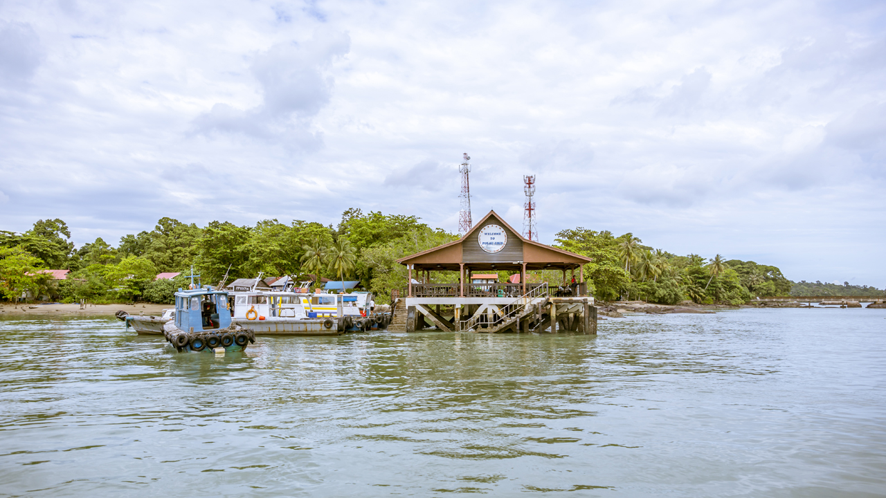 Arriving at Pulau Ubin - Back to the Roots - Last Kampung of Singapore