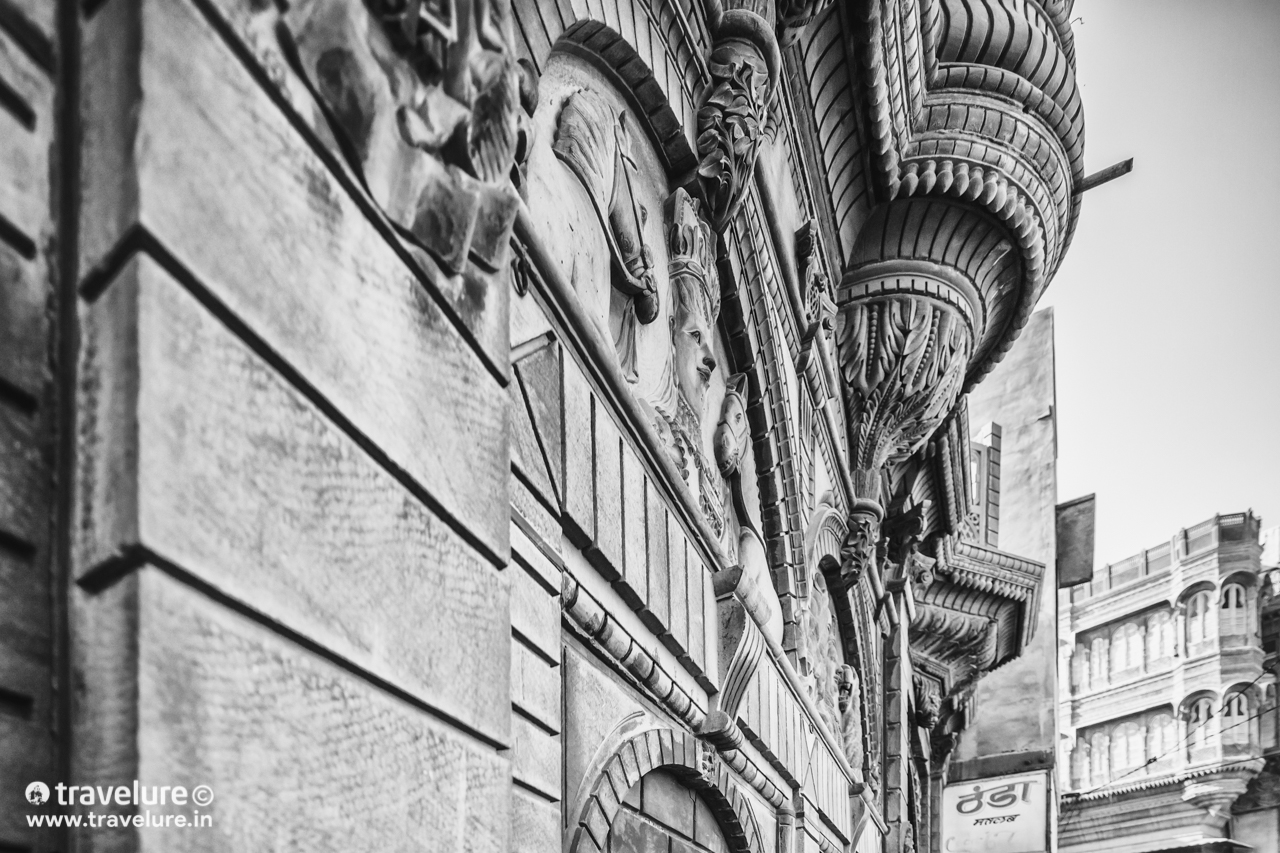 Narendra Bhawan Bikaner – An Ideal Haveli - also displays such elaborate work on its facade