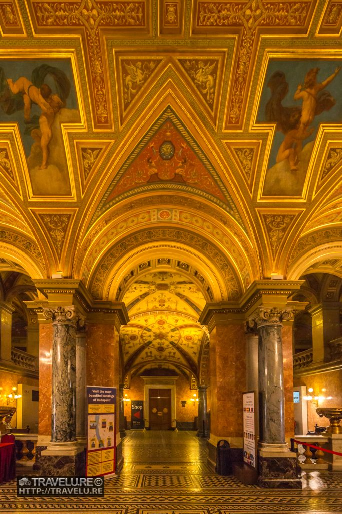 The main lobby of the State Opera House