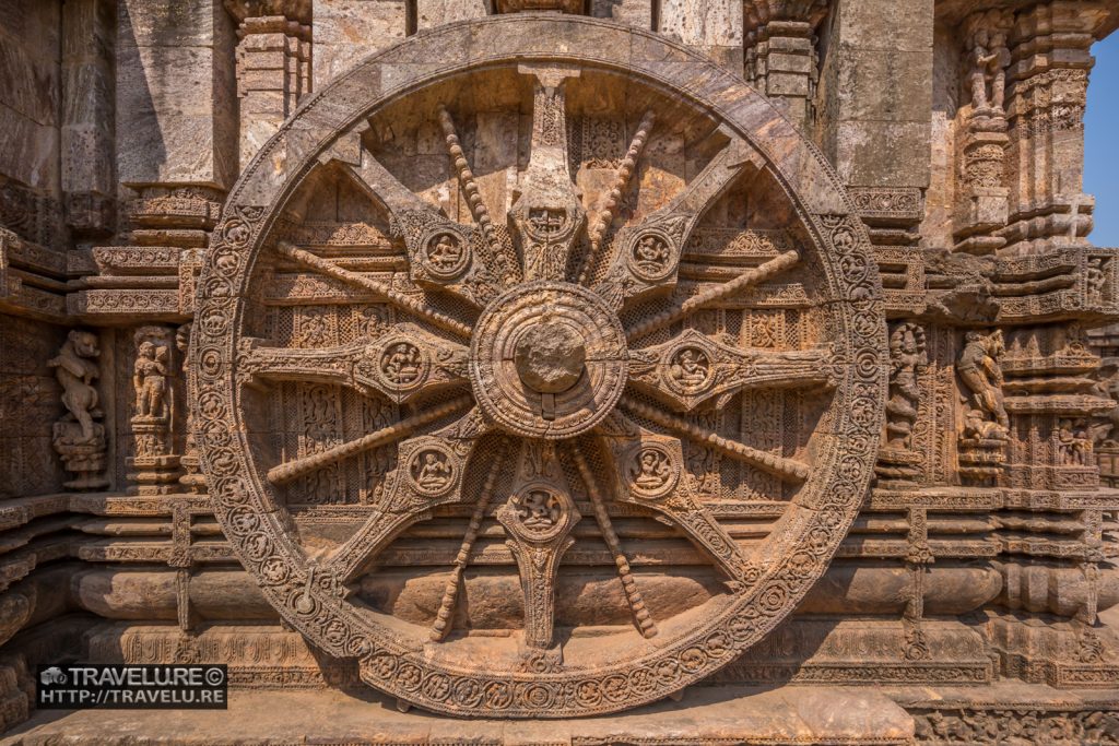 The chariot wheel at Sun Temple Konark Odisha India - Travelure ©