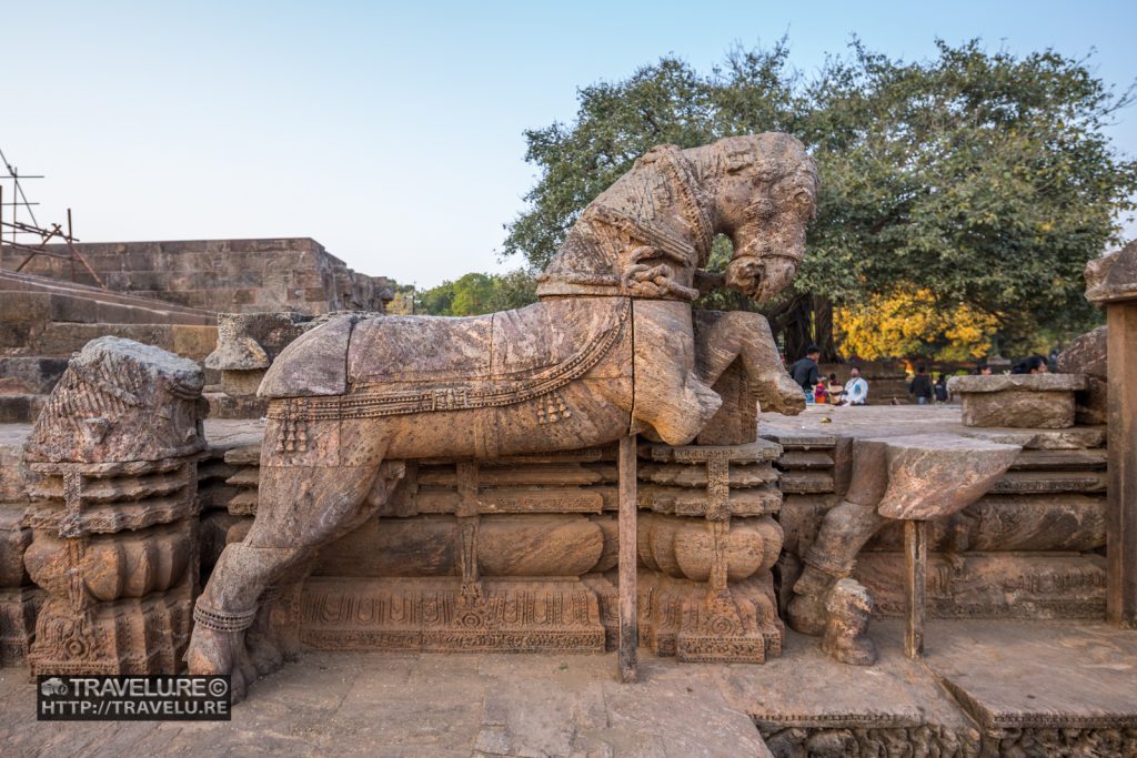 A galloping horse pulling Sun God's chariot - Travelure ©