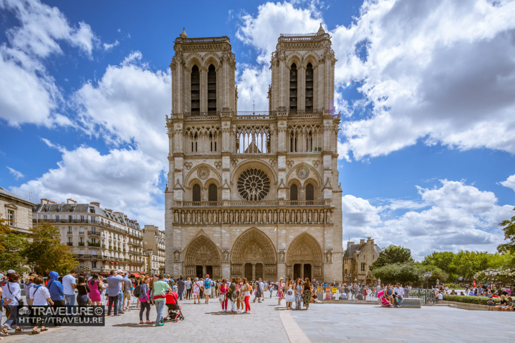 Notre-Dame facade with its two towers - Travelure ©