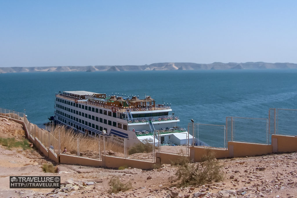 A cruise liner docked in Lake Nasser near Abu Simbel Egypt - Travelure ©