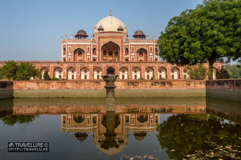 Humayun's Tomb and its reflection in the pond on the rear - Travelure ©