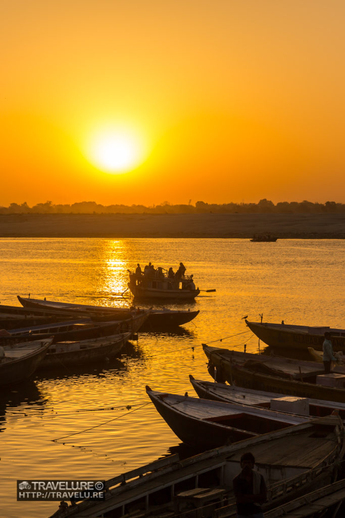 Sunrise boat ride on River Ganga in Varanasi in a must-do experience - Travelure ©