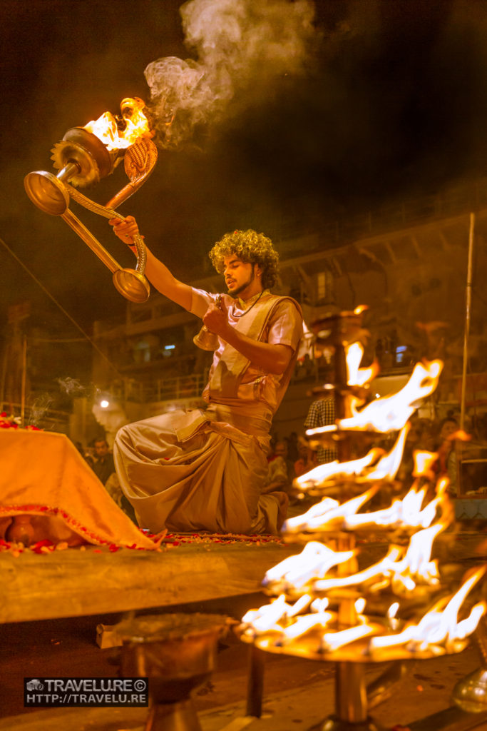 Famed Ganga Aarti on Dashashwamedha Ghat in Varanasi (Kashi) - Travelure ©