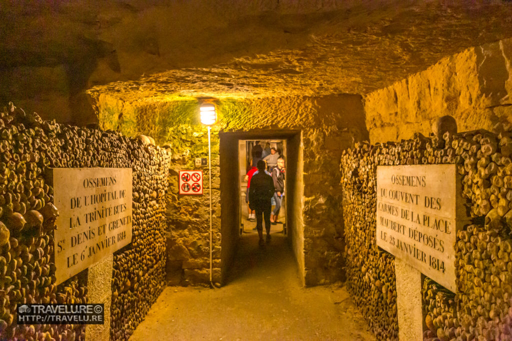 Narrow doorways created with stones lead the visitors from one underground aisle to another - Travelure ©