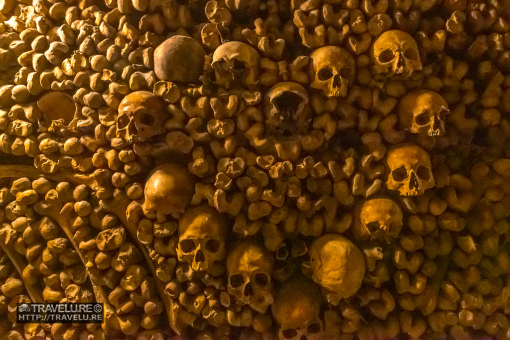 Skulls arranged in heart-shape provide relief to unvarying tibiae walls  - Travelure ©