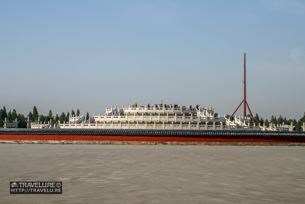 The circular mound altar resembles a ship on high seas - Travelure ©