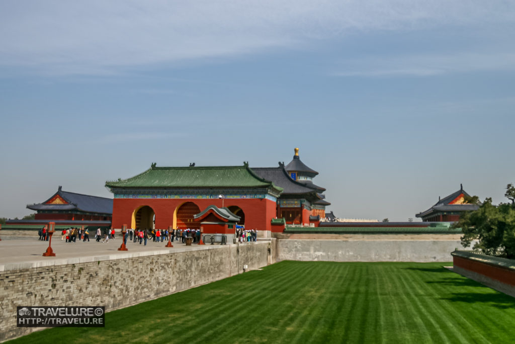 The pathway leading to the triple-gabled Hall of Prayer for Good Harvests - Travelure ©