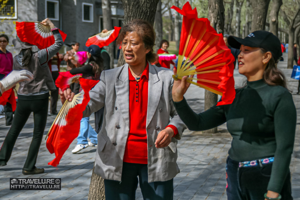 Teaching finer nuances of Chinese Fan Dance - Travelure ©