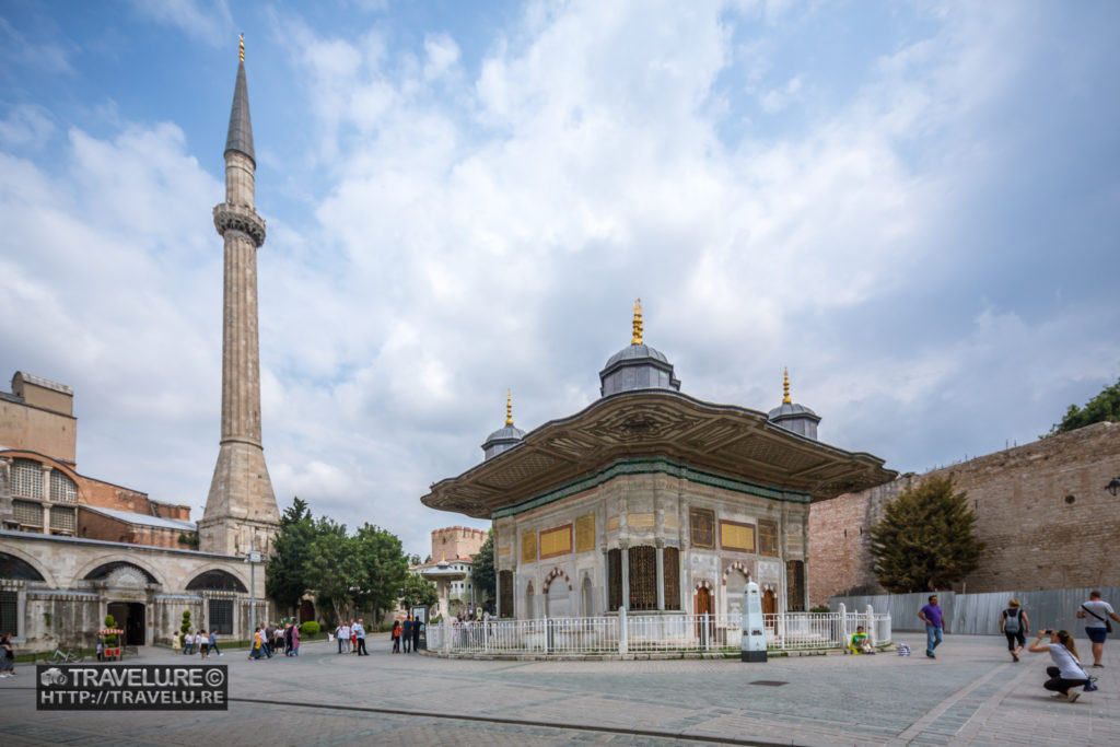 Outside Topkapi Palace, Istanbul - Travelure ©