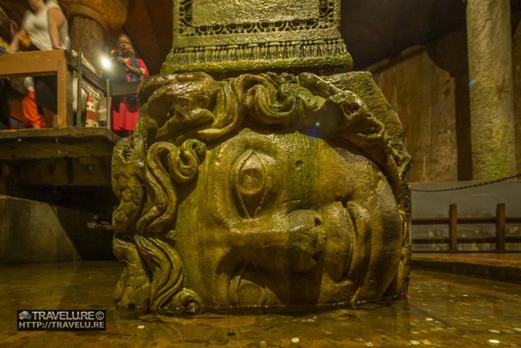 Sideways head of Medusa supports the pillar inside Basilica Cistern - Travelure ©