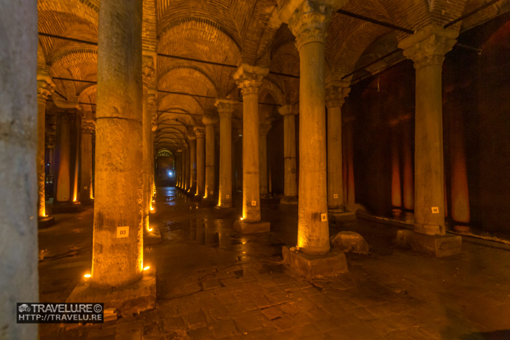 The ceiling of Basilica Cistern is supported with 336 marble columns - Travelure ©