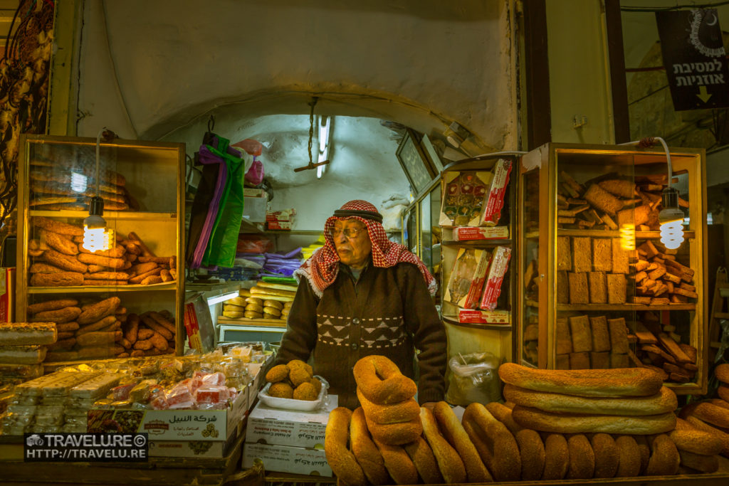 A quaint shop in the old city - Travelure ©