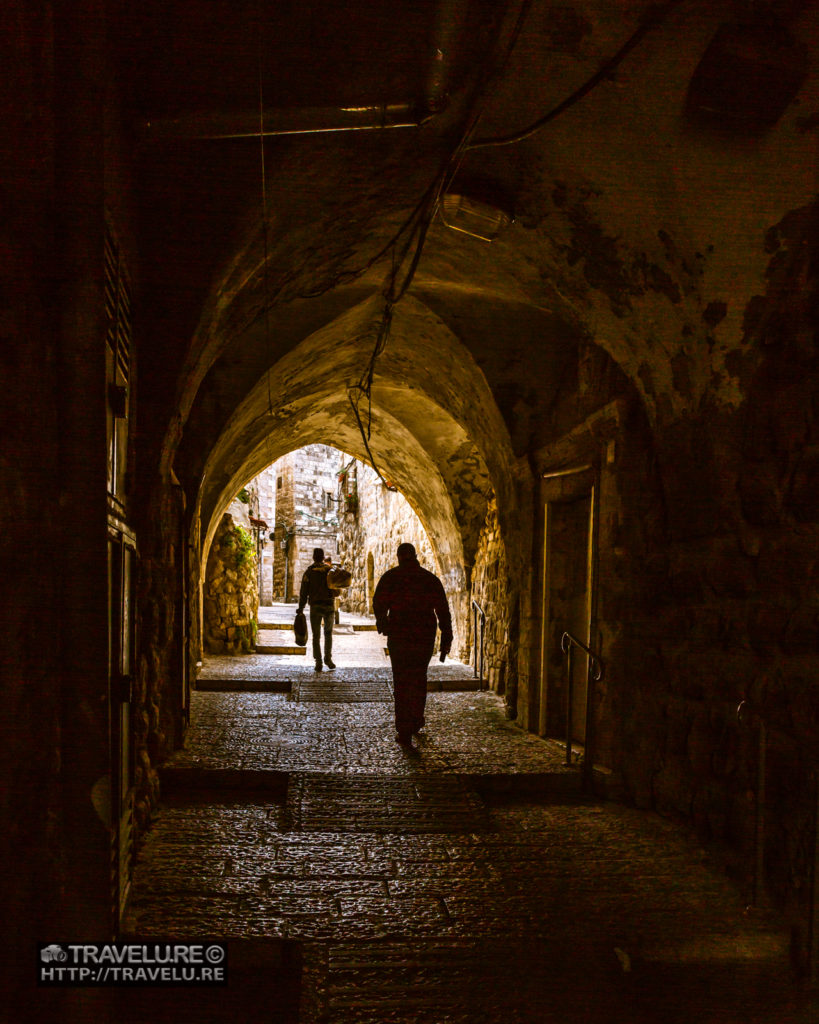 A covered lane in the Old City of Jerusalem - Travelure ©