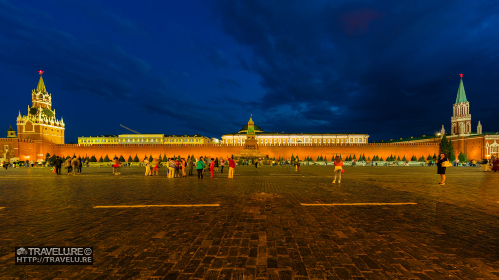 Blue hour view of the Kremlin from Red Square - Travelure ©