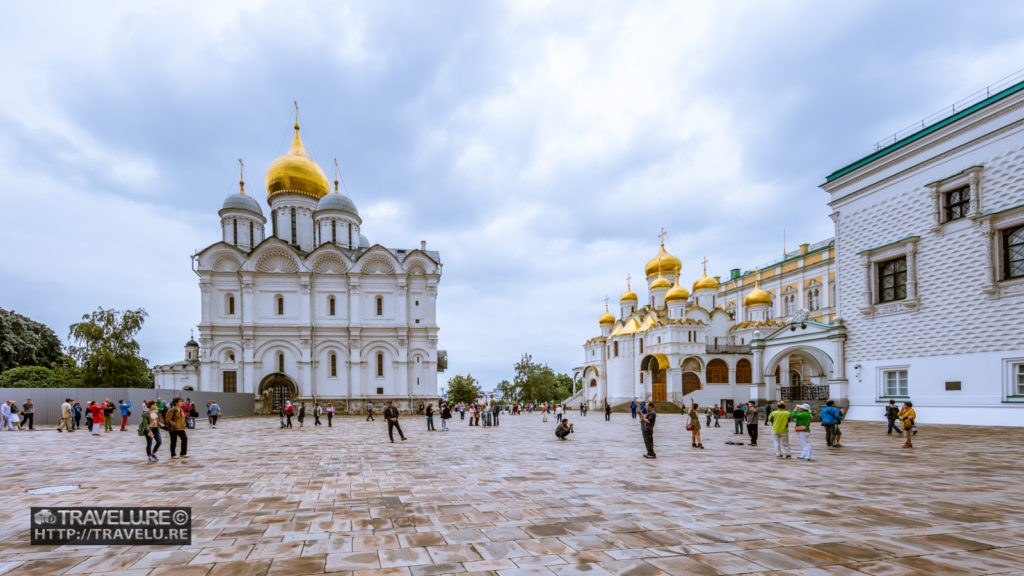 The massive church plaza - Travelure ©