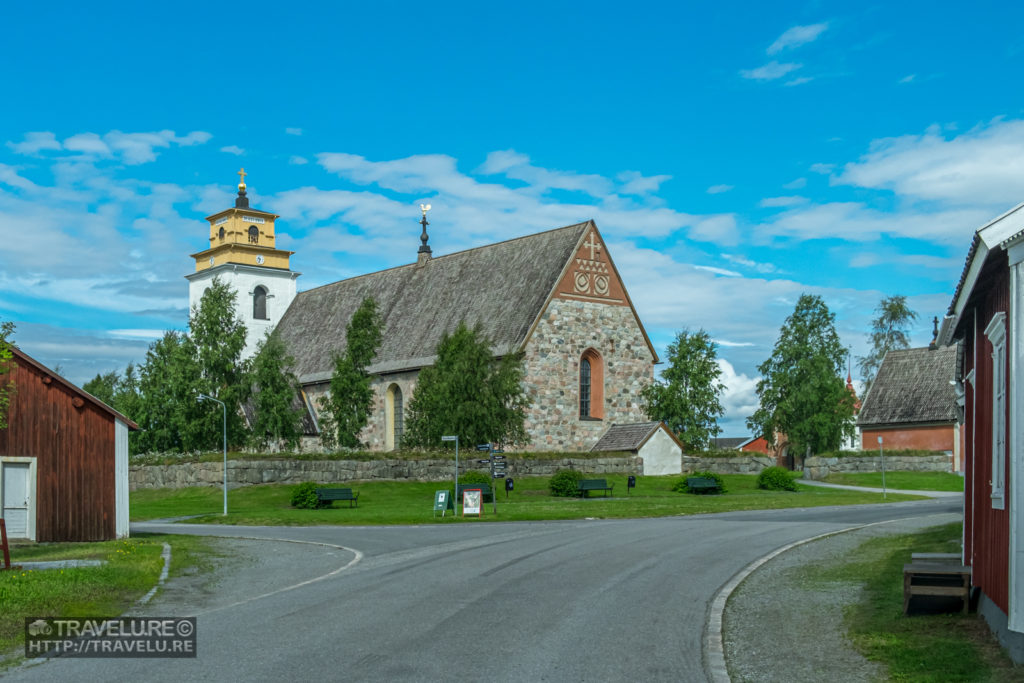 The 15th-century Nederluleå Church was the pivot of mediaeval community life. - Travelure ©