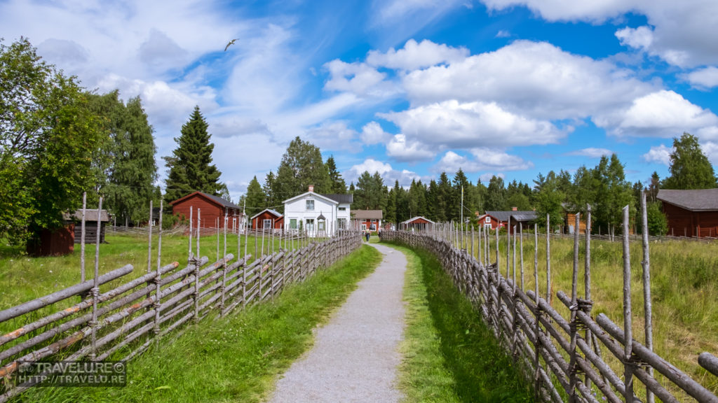 Quaint red cottages with farms dot the Gammelstad Town - Travelure ©