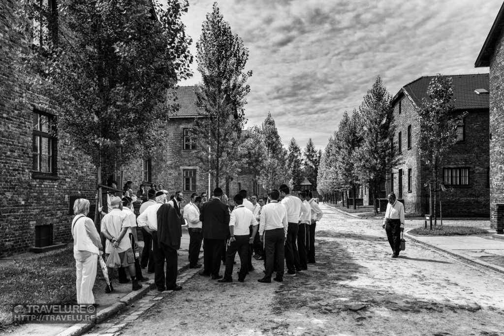 A group of Jews gathered at Auschwitz to pay homage to the victims of holocaust - Travelure ©