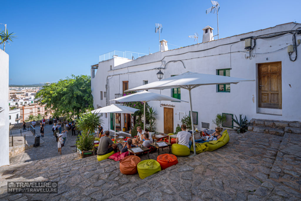 A cute roadside cafe along the path leading from the fortress to the Necropolis - Travelure ©