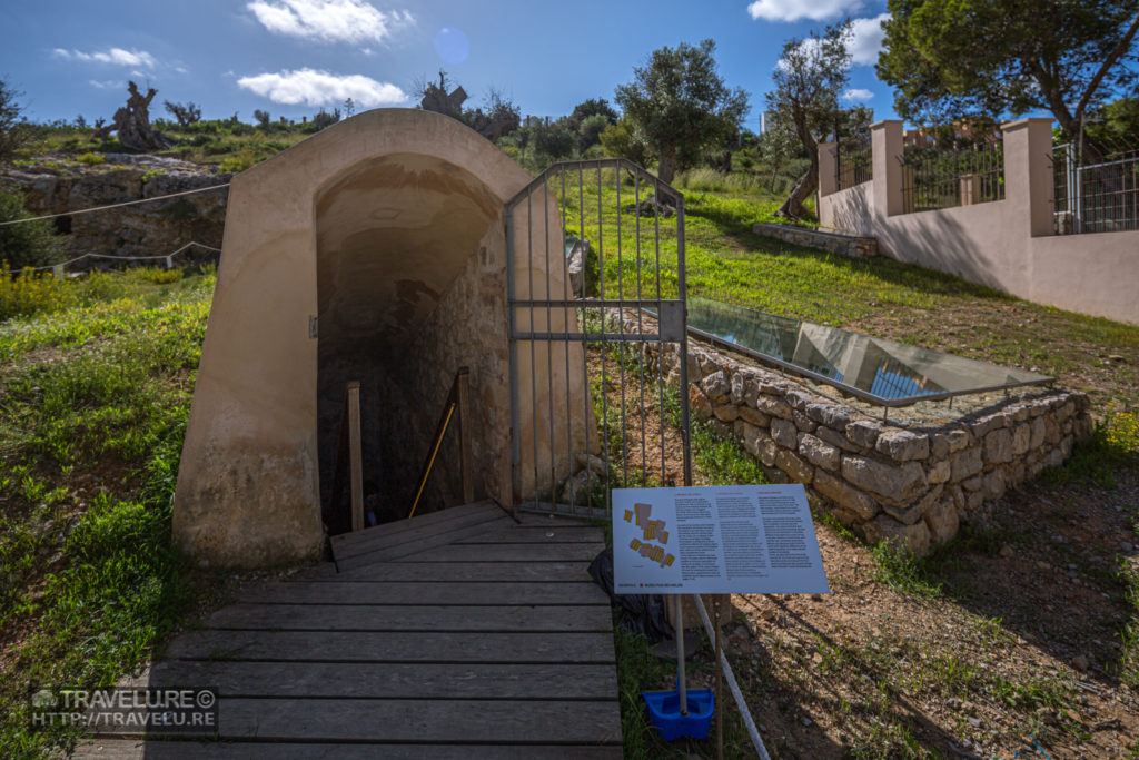 Necropolis entrance. The glass on the right covers the shaft the donkey fell through - Travelure ©