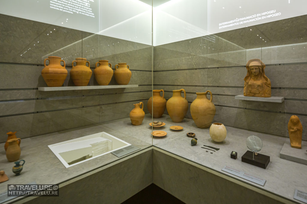 Exhibits inside the Necropolis Museum - Travelure ©