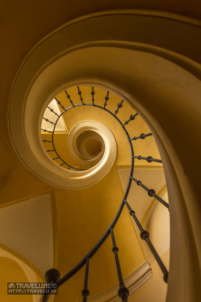 Composing spiral staircases - Fibonacci Spiral - Travelure ©