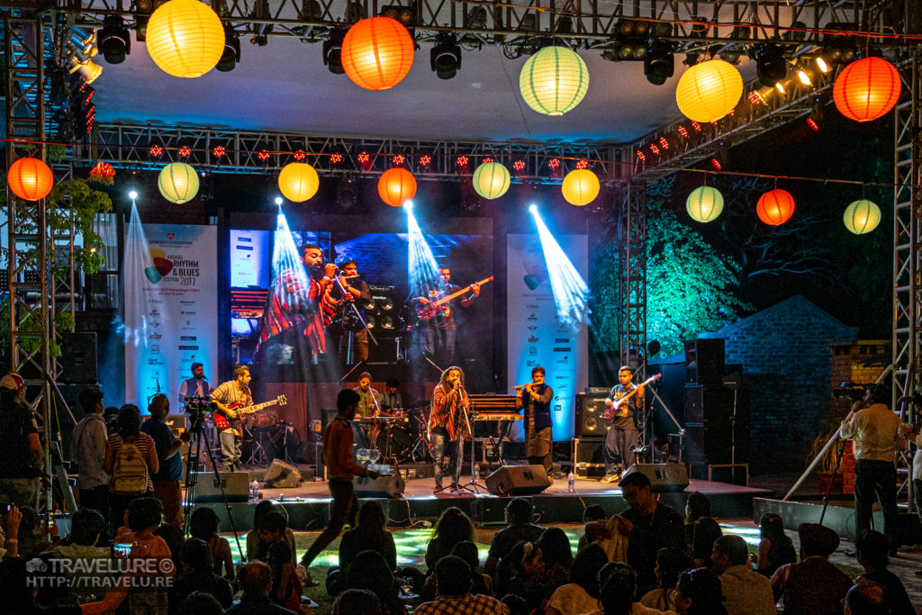 Rock band playing at Rhythm & Blues, Kasauli - Travelure ©