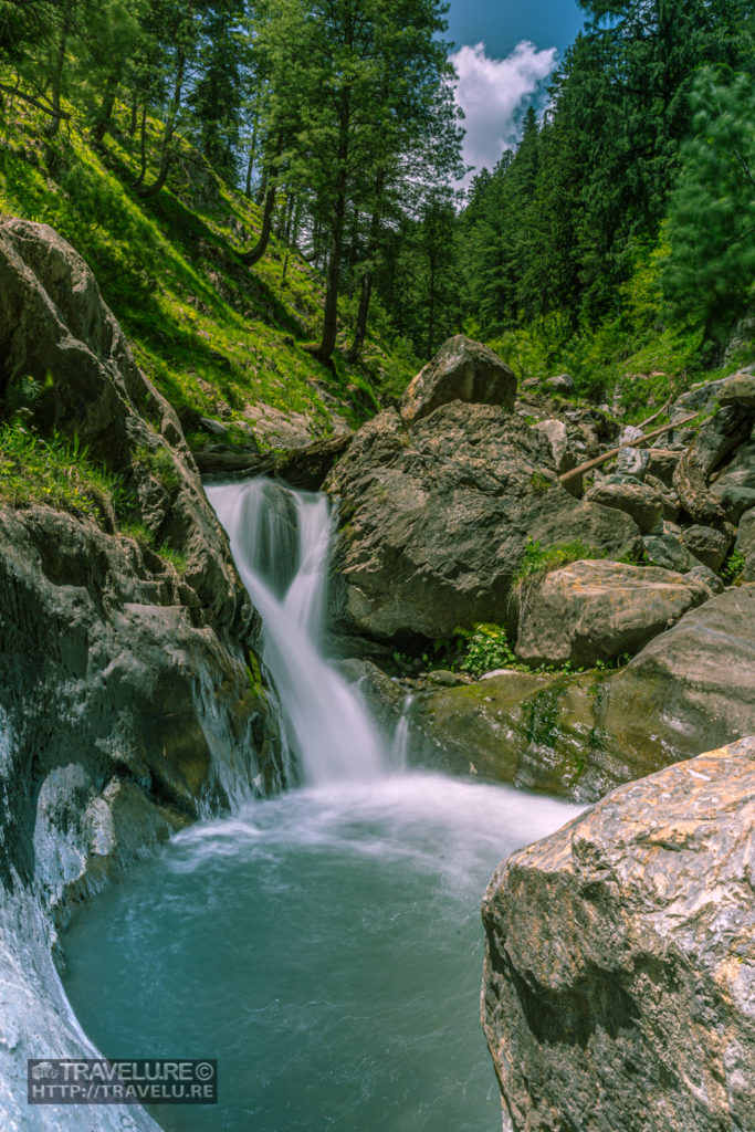 Waterfall at Pahalgam, Kashmir, India - Shooting Flowing Water - At Dawn, Dusk, and Day - Travelure ©