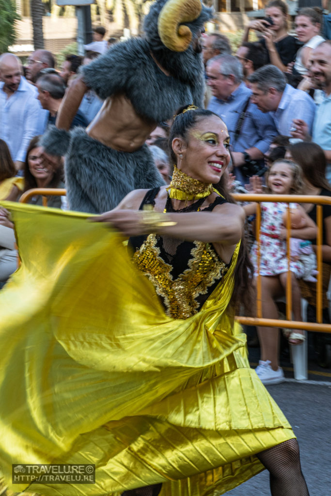 Valencia Dancer - Cutting the Clutter for a Balanced Frame - Travelure ©