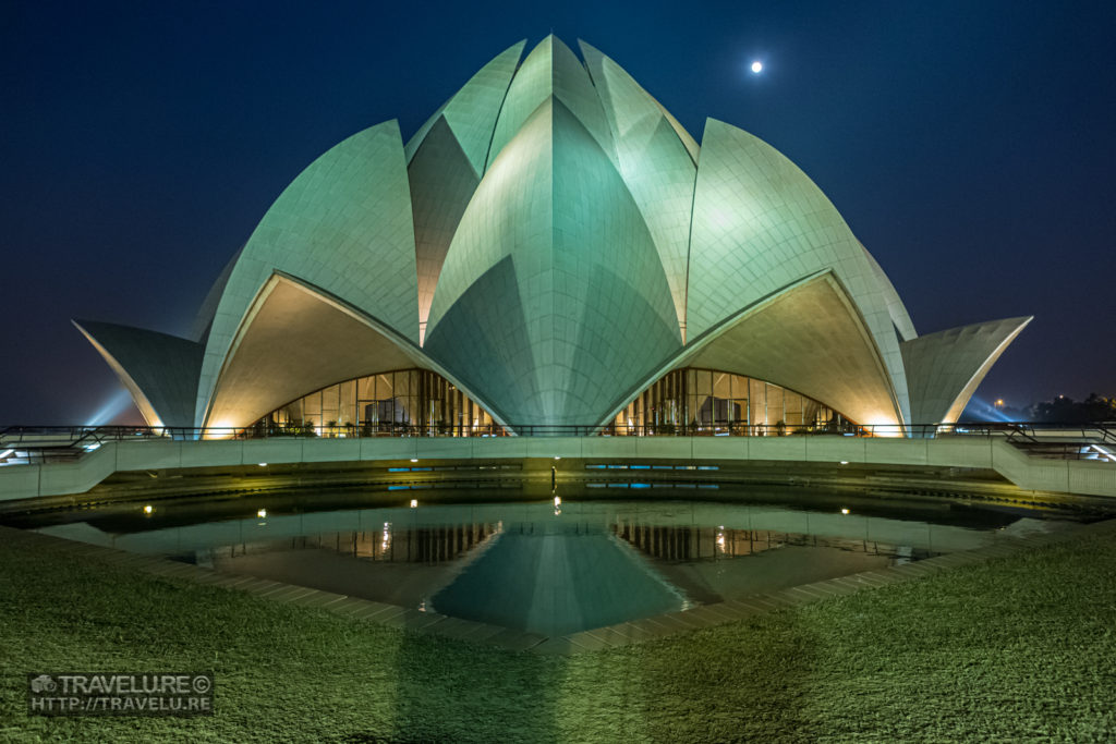 Baha'i Temple, New Delhi - Travelure ©