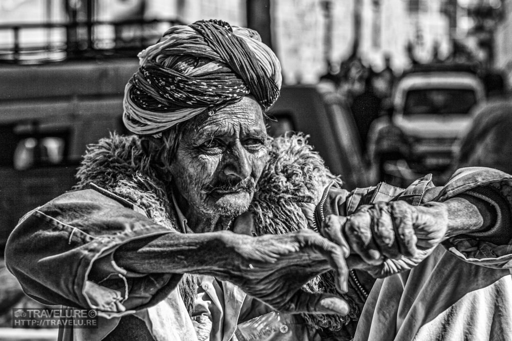 Photographing the soul - Old man at Jaisalmer - Travelure ©