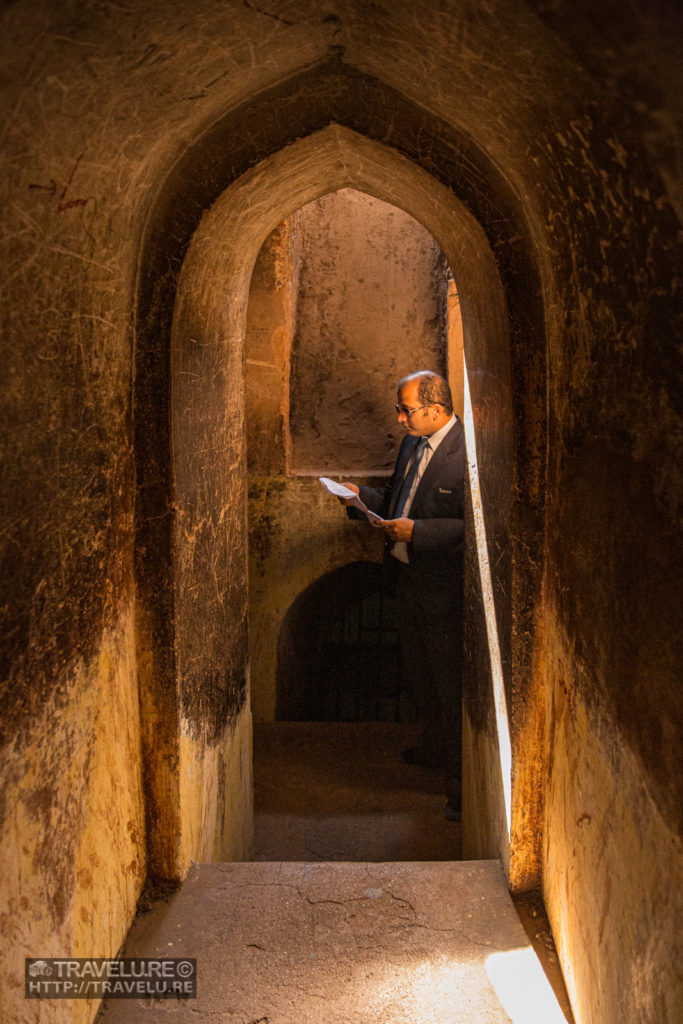 Guide at Bhoolbhulayiya (Maze) - Travelure ©