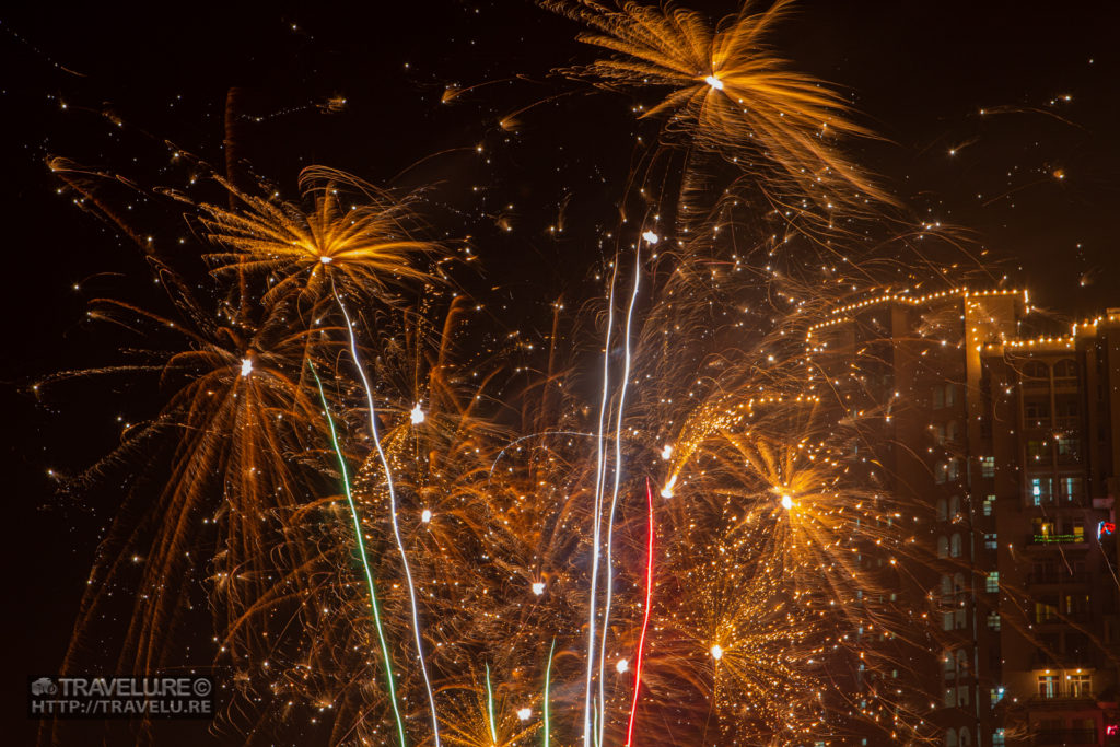 Not choosing the right vantage may lead to clutter as in this case - Simple Steps to Shoot Fireworks - Travelure ©