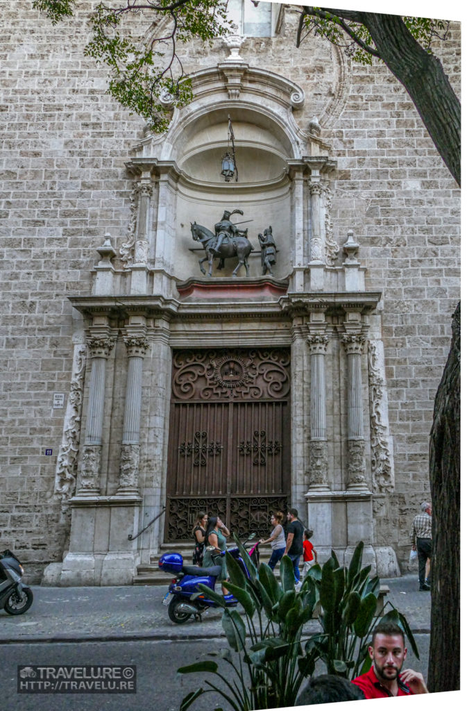 After Horizontal Correction: -20;  Church of St Martin and San Antonio Entrance, Valencia, Spain - Capturing Architecture without Distortion Part-2 - Travelure ©