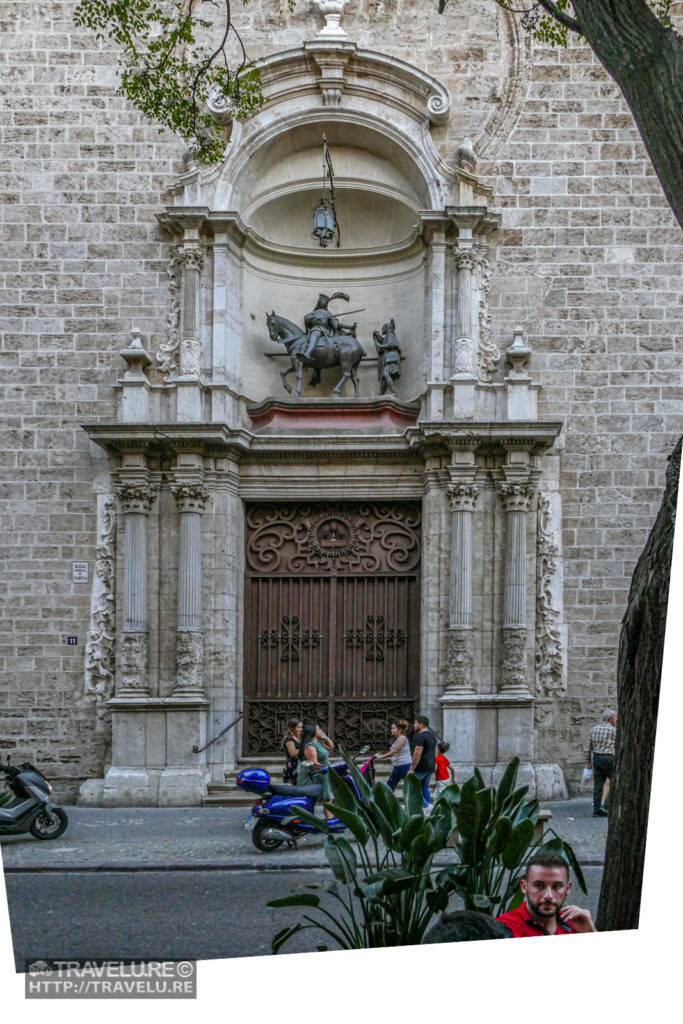 After Aspect Correction: -35;  Church of St Martin and San Antonio Entrance, Valencia, Spain - Capturing Architecture without Distortion Part-2 - Travelure ©