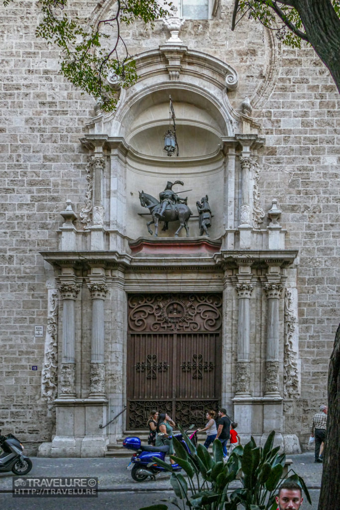 Corrected image - Church of St Martin and San Antonio Entrance, Valencia, Spain - Capturing Architecture without Distortion Part-2 - Travelure ©