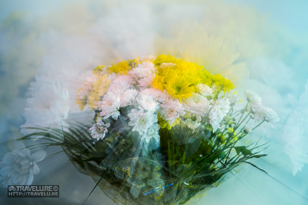 Add romance to the flowers in a vase - Zoom Burst: Energise Your Shots - Travelure ©