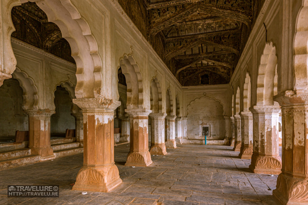 Diwan-e-Aam, Raja Mahal, Orchha - Travelure ©