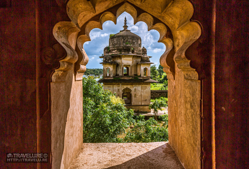 One of the cenotaphs seen from another one - Travelure ©